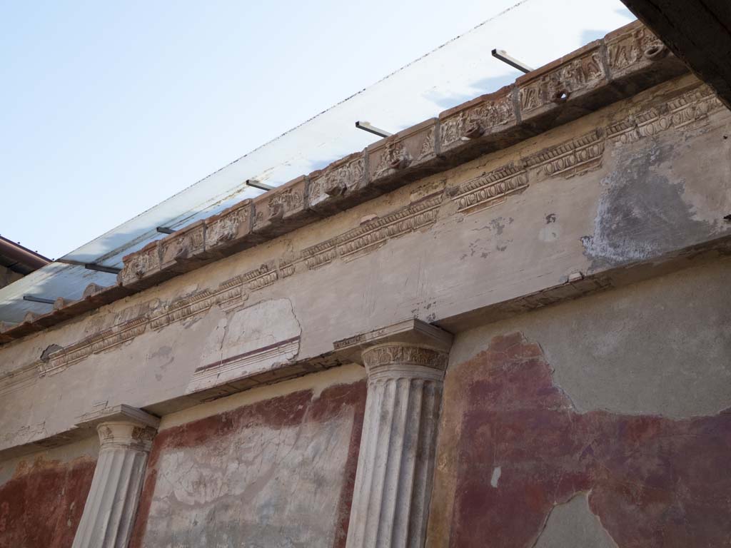 Oplontis Villa of Poppea, September 2017. Room 20, detail from top of centre of east wall.
Foto Annette Haug, ERC Grant 681269 DÉCOR.
