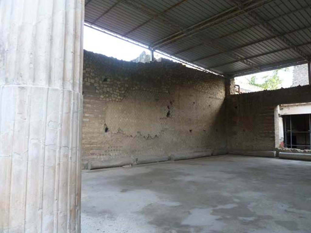 Oplontis, September 2015. Room 21, looking south-east across room.