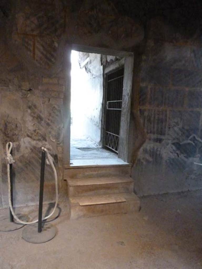Oplontis, September 2015. Three steps and doorway leading to corridor 52, and the north garden.