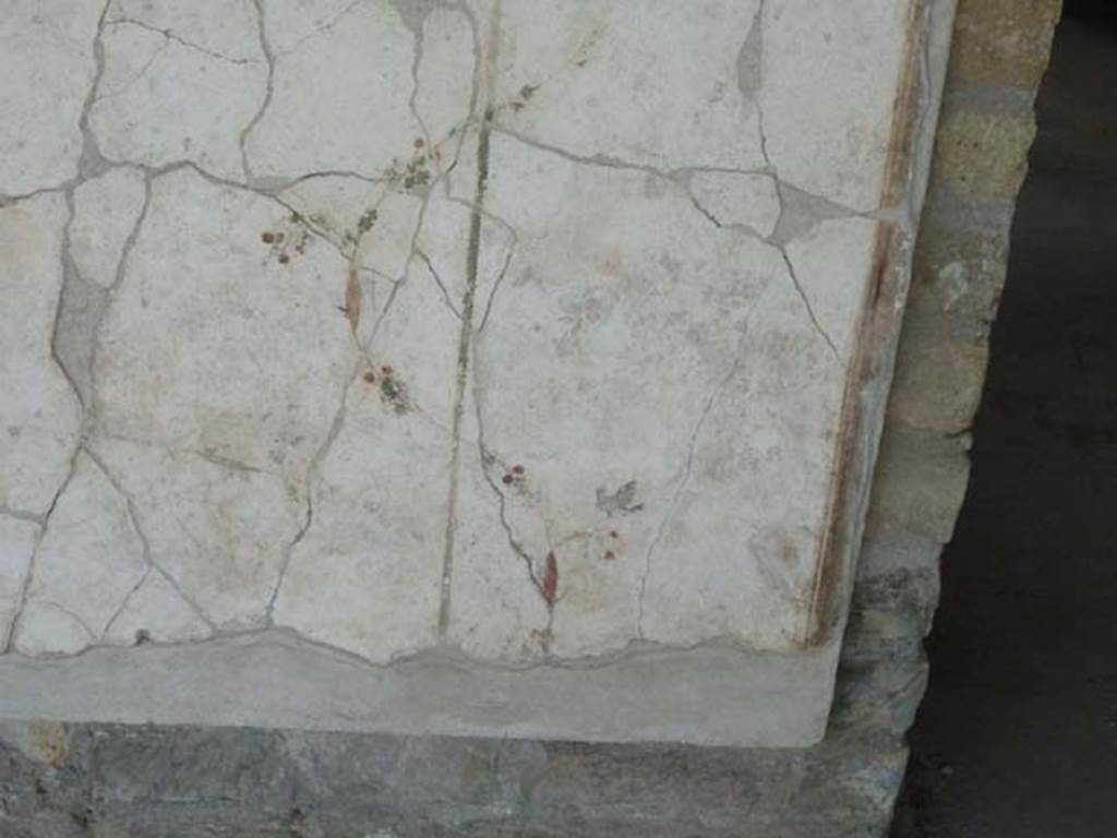 Oplontis, September 2015. Portico 60, detail of painted wall from lower north section of wall between room 88 and room 90.