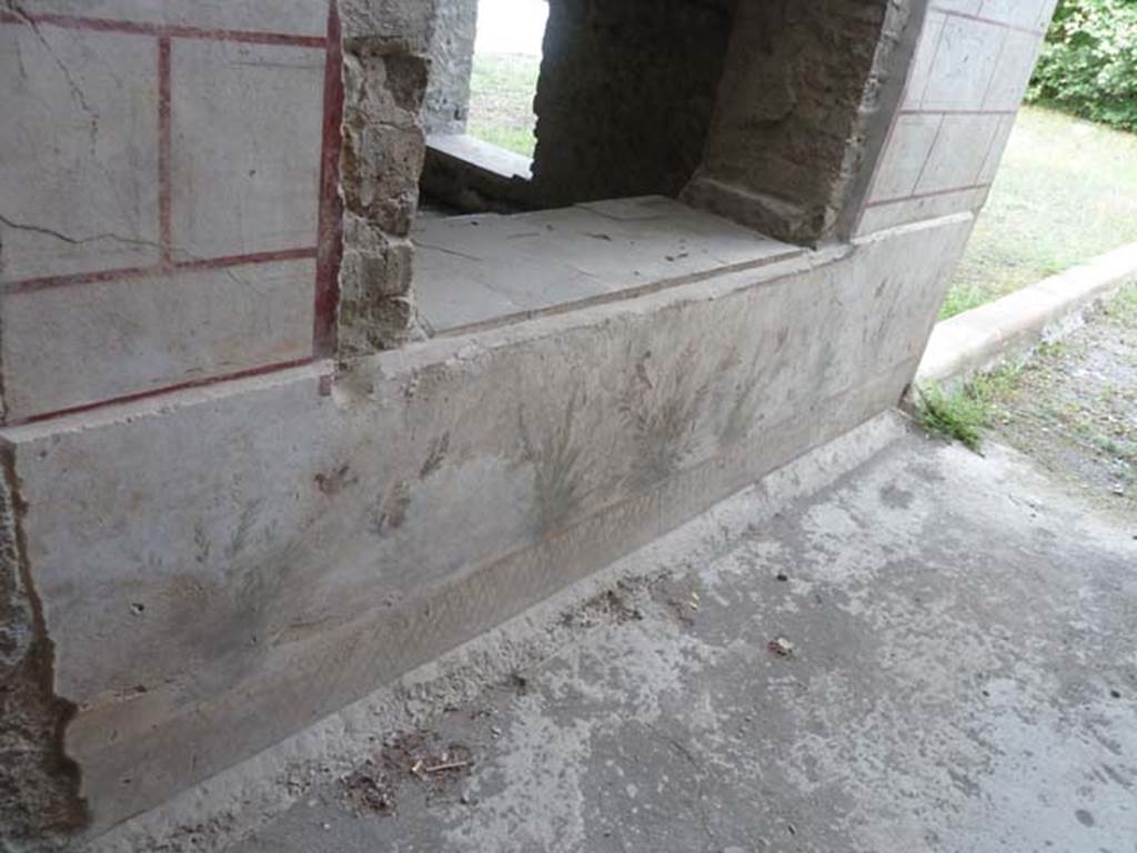 Oplontis, September 2015. Room 85, north wall of corridor with painted garden decoration. This is the south wall and window of room 78.
