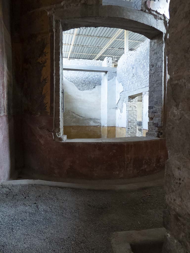 Oplontis Villa of Poppea, September 2017.
Room 87, looking through semi-circular window in north wall, into room 89.
Foto Annette Haug, ERC Grant 681269 DÉCOR.
