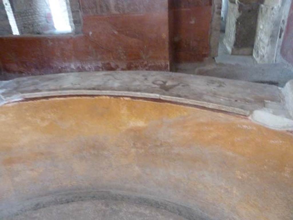 Oplontis, September 2015. Room 89, wall in semi-circular window.