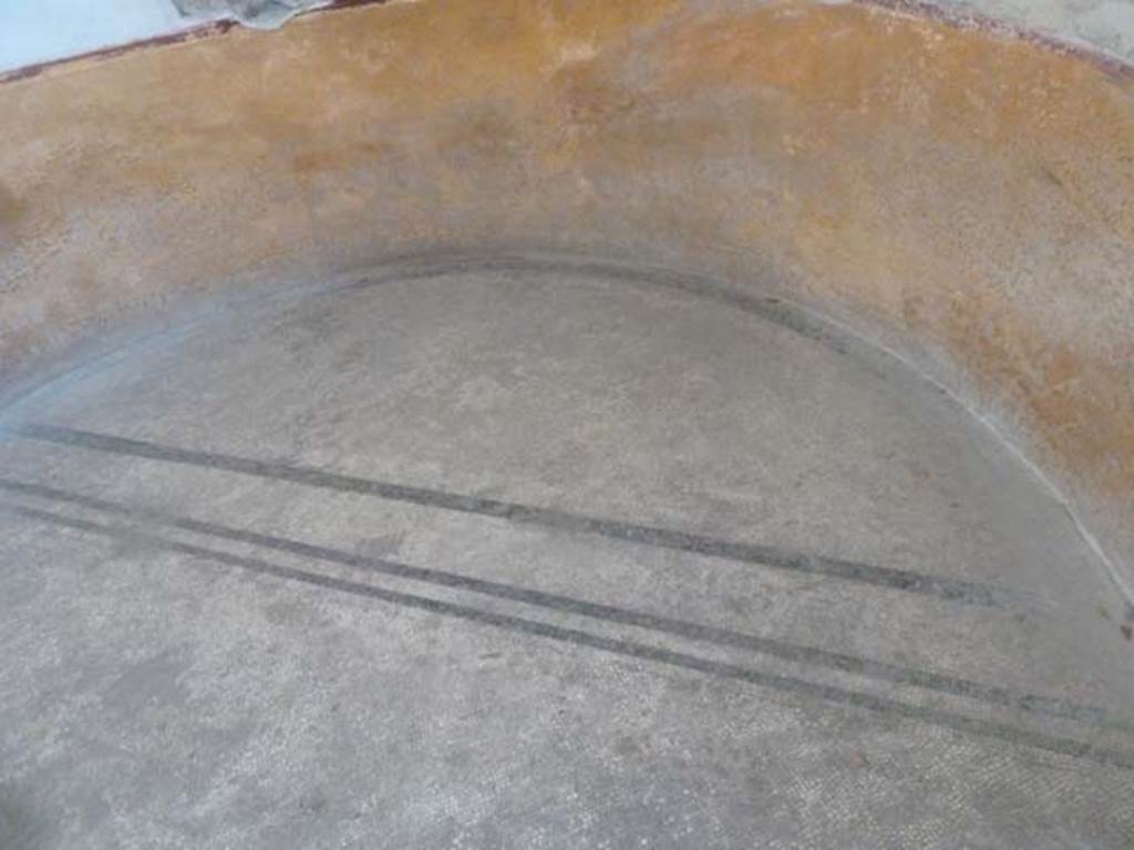 Oplontis, September 2015. Room  89, floor in semi-circular recess on south side.