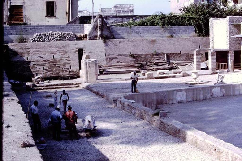 Oplontis, 1978. Area 92, the south-east side of the swimming pool, looking south. Photo by Stanley A. Jashemski.   
Source: The Wilhelmina and Stanley A. Jashemski archive in the University of Maryland Library, Special Collections (See collection page) and made available under the Creative Commons Attribution-Non Commercial License v.4. See Licence and use details. J78f0045
