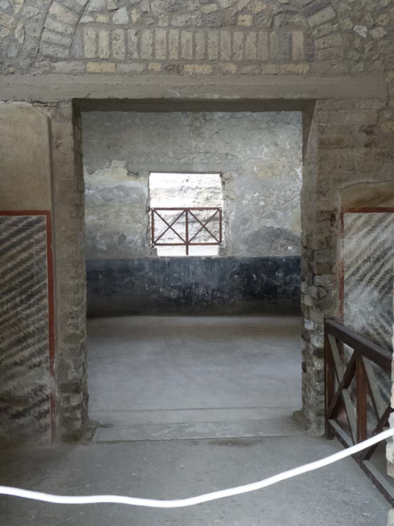 Oplontis Villa of Poppea, September 2017. 
Room 93, looking through doorway from corridor 94, towards west wall with window onto north garden. 
Foto Annette Haug, ERC Grant 681269 DÉCOR.
