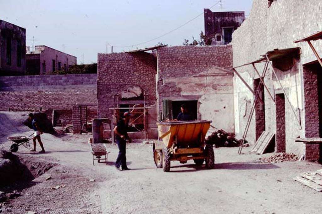 Oplontis, 1977. Area 60, south-west end of portico facing the pool, looking south.
On the right is the doorway to room 65, then the smaller doorway of room 63, and then the doorway into room 46, the corridor with the benches. In the centre, ahead, is a window to room 78, and one to room 66. Photo by Stanley A. Jashemski.   
Source: The Wilhelmina and Stanley A. Jashemski archive in the University of Maryland Library, Special Collections (See collection page) and made available under the Creative Commons Attribution-Non Commercial License v.4. See Licence and use details. J77f0139

