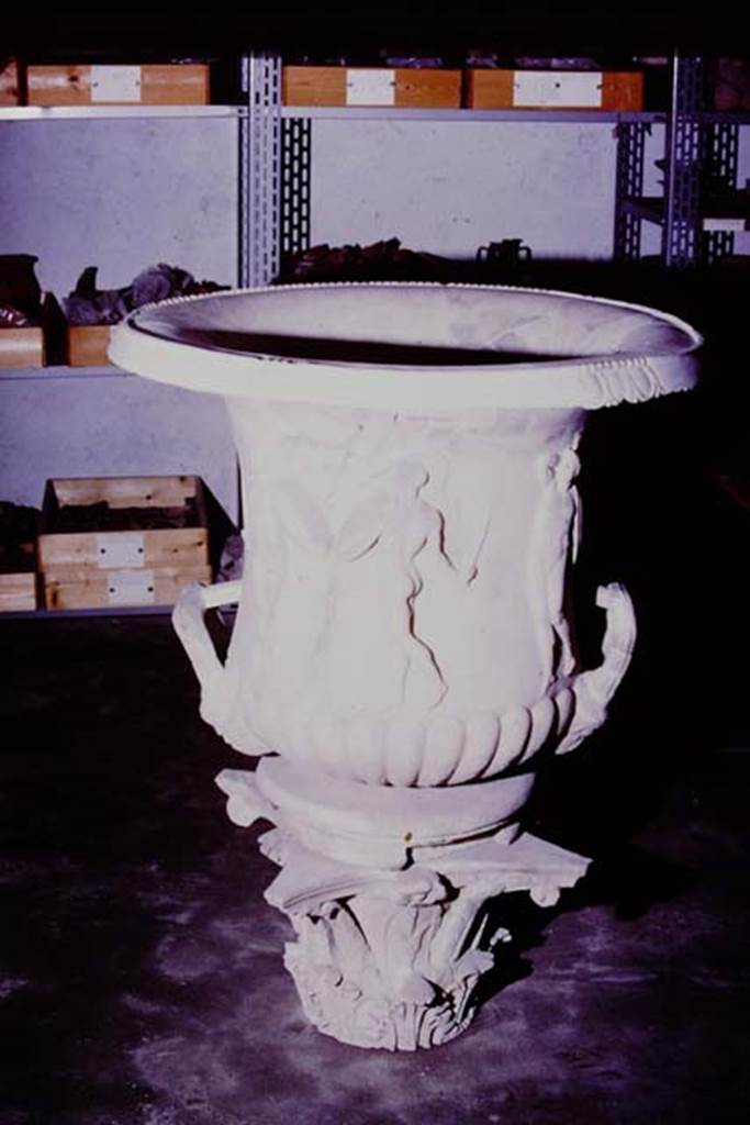 Oplontis, 1977. Large crater. Photo by Stanley A. Jashemski.   
Source: The Wilhelmina and Stanley A. Jashemski archive in the University of Maryland Library, Special Collections (See collection page) and made available under the Creative Commons Attribution-Non Commercial License v.4. See Licence and use details. J77f0239
