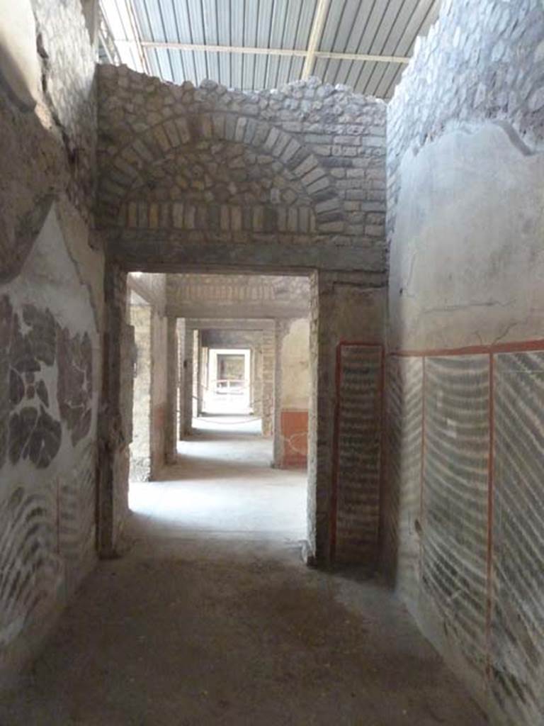 Oplontis, September 2015. Corridor 94, looking south from near room 97.