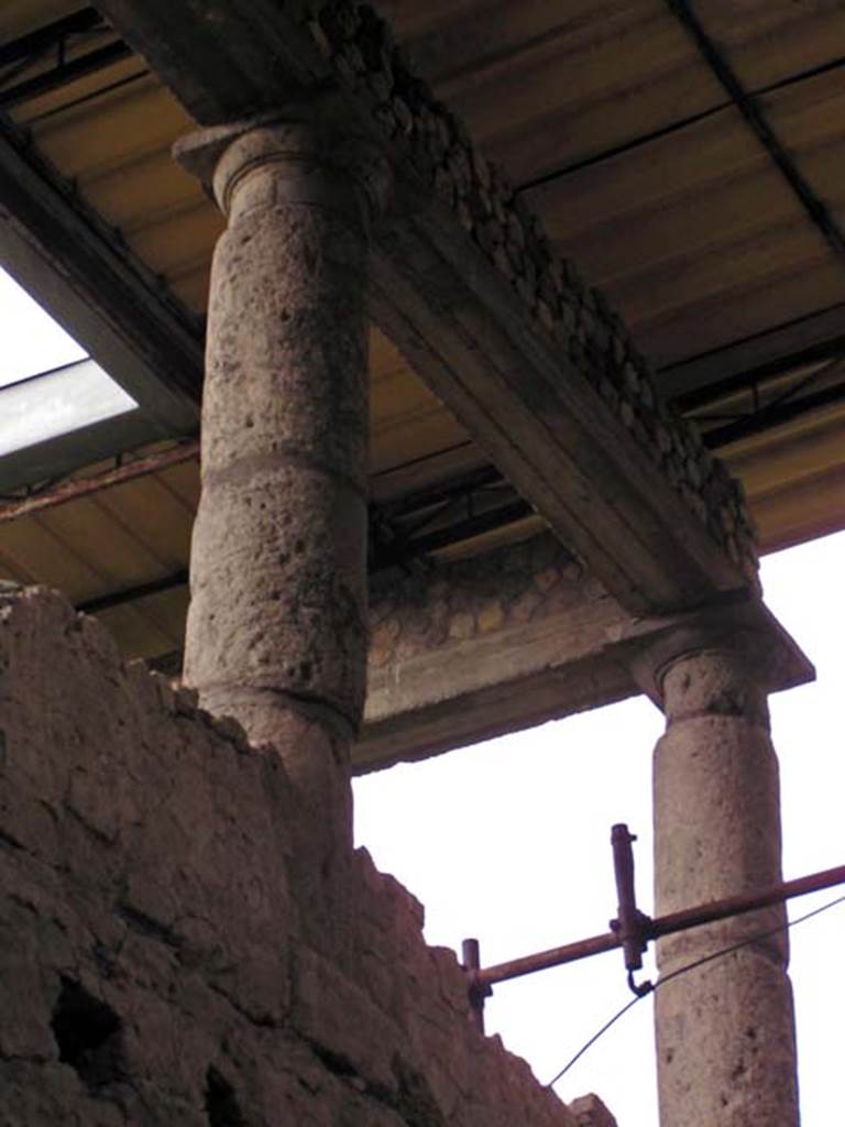 Oplontis, Villa of Lucius Crassius Tertius. March 2005. Upper level at corner of rooms 18bis and 19. Photo courtesy of Massimo Gravili.