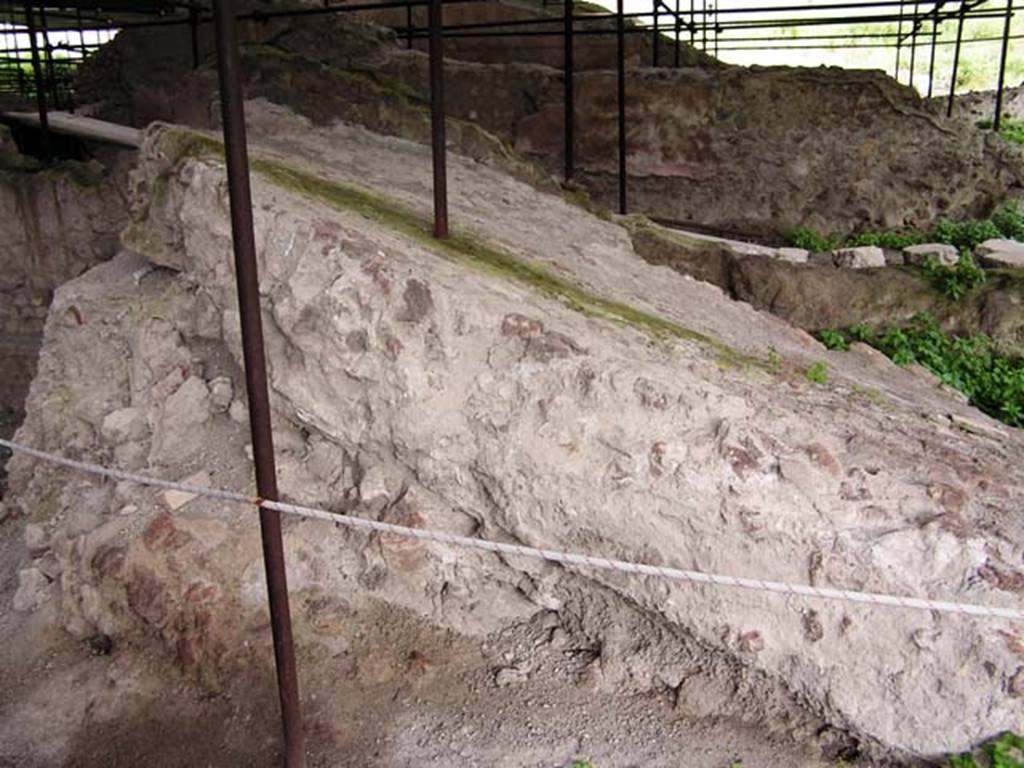 Oplontis, Villa of Lucius Crassius Tertius. March 2005. Collapsed wall by room 9. Photo courtesy of Massimo Gravili.