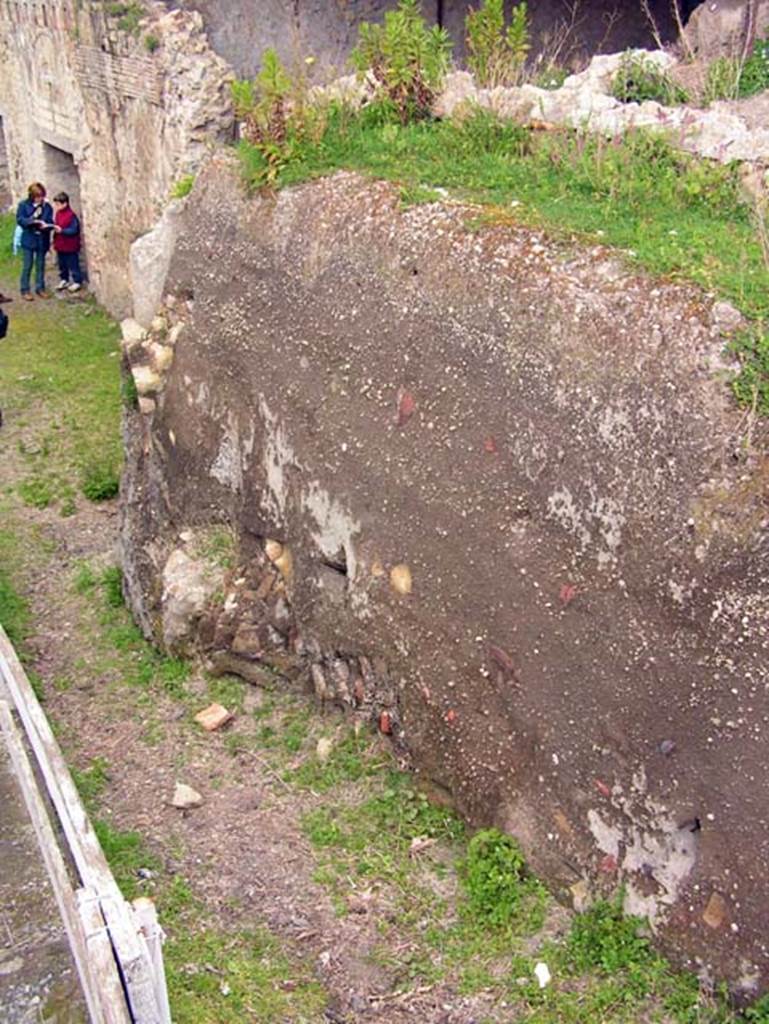 Oplontis, Villa of Lucius Crassius Tertius. March 2005. East end of south side. Photo courtesy of Massimo Gravili.