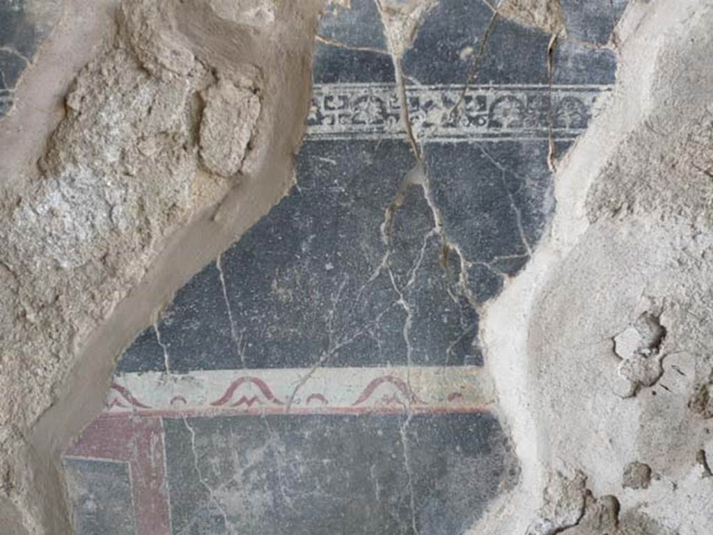 Stabiae, Secondo Complesso, May 2010. Room 14, detail of painted decoration from west wall, on north side of doorway into room 15. Photo courtesy of Buzz Ferebee.