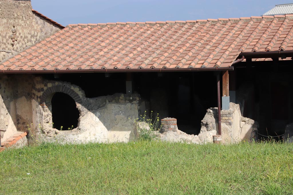 Stabiae, Villa Arianna, October 2022.
Looking north-east from entrance steps towards exterior of baths’ area. Photo courtesy of Klaus Heese.