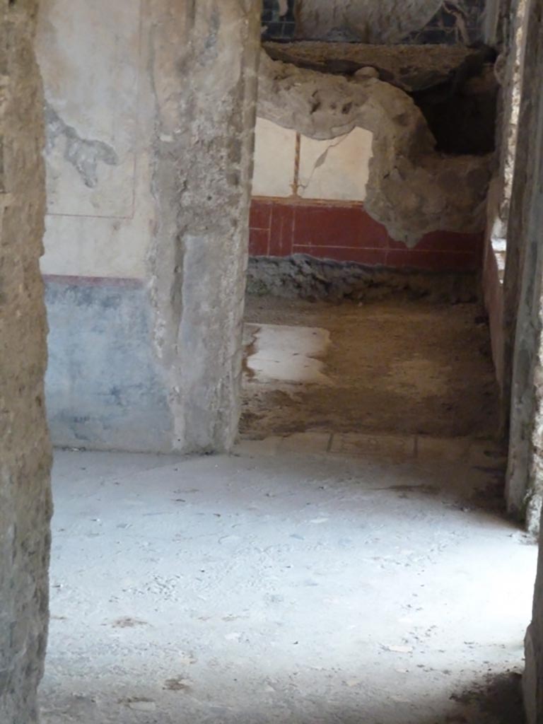 Stabiae, Villa Arianna, September 2015.
Looking south through doorway across room N, and into room O.