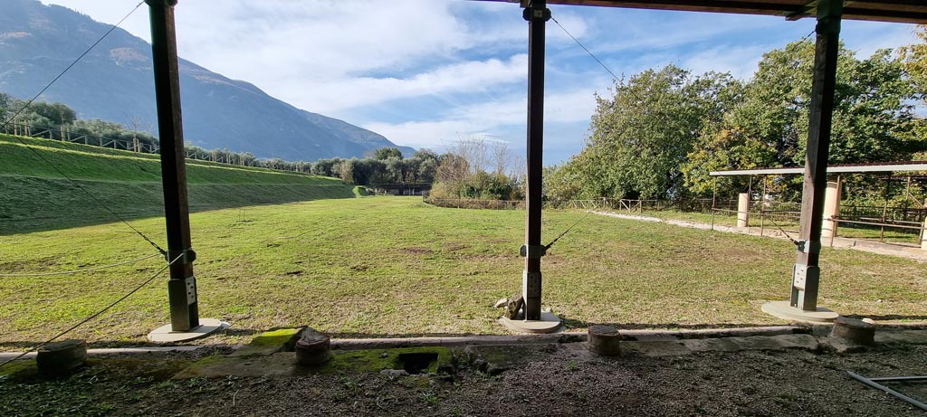 Stabiae, Villa Arianna, December 2023. Portico H, looking west. Photo courtesy of Miriam Colomer.