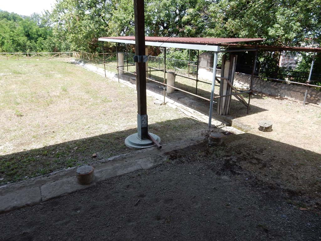  
Stabiae, Villa Arianna, June 2019. Looking west from north-east corner of portico.
Photo courtesy of Buzz Ferebee.
