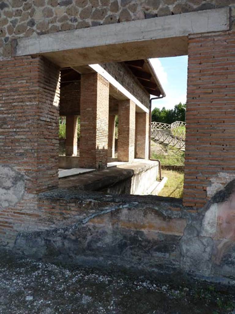 Stabiae, Villa Arianna, September 2015. Garden D, looking south through window from terrace.