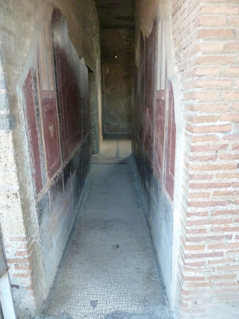 Stabiae, Villa Arianna, September 2015. Corridor 8, looking south.