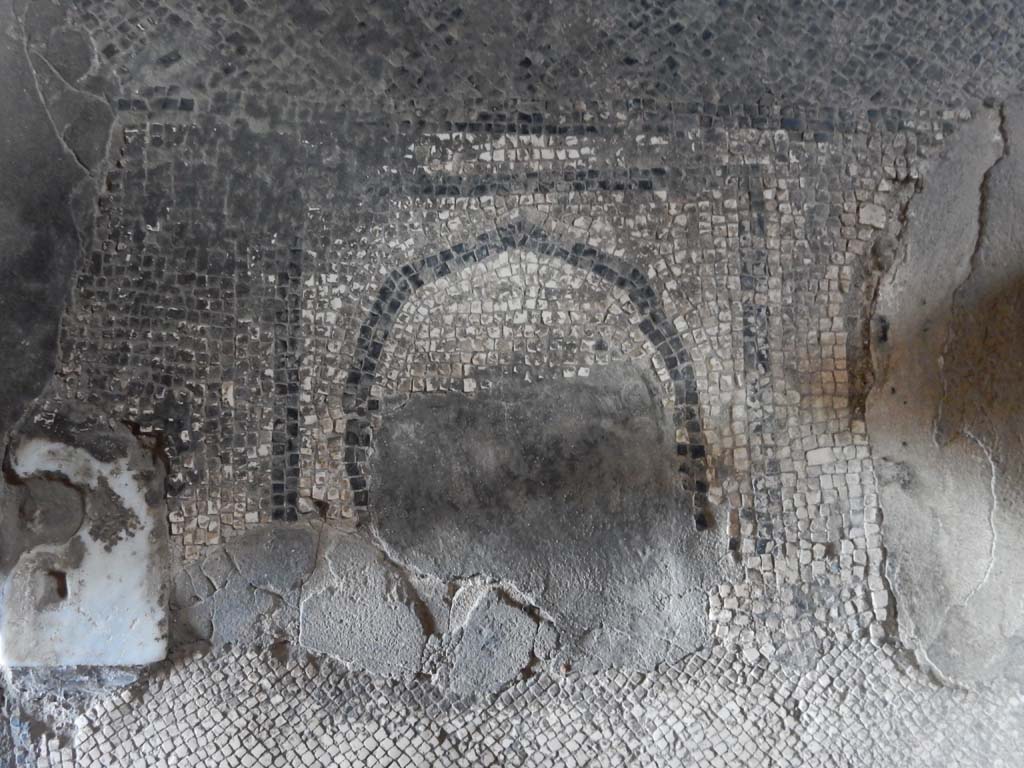 Stabiae, Villa Arianna, June 2019. Room 5, detail of doorway threshold. Photo courtesy of Buzz Ferebee.