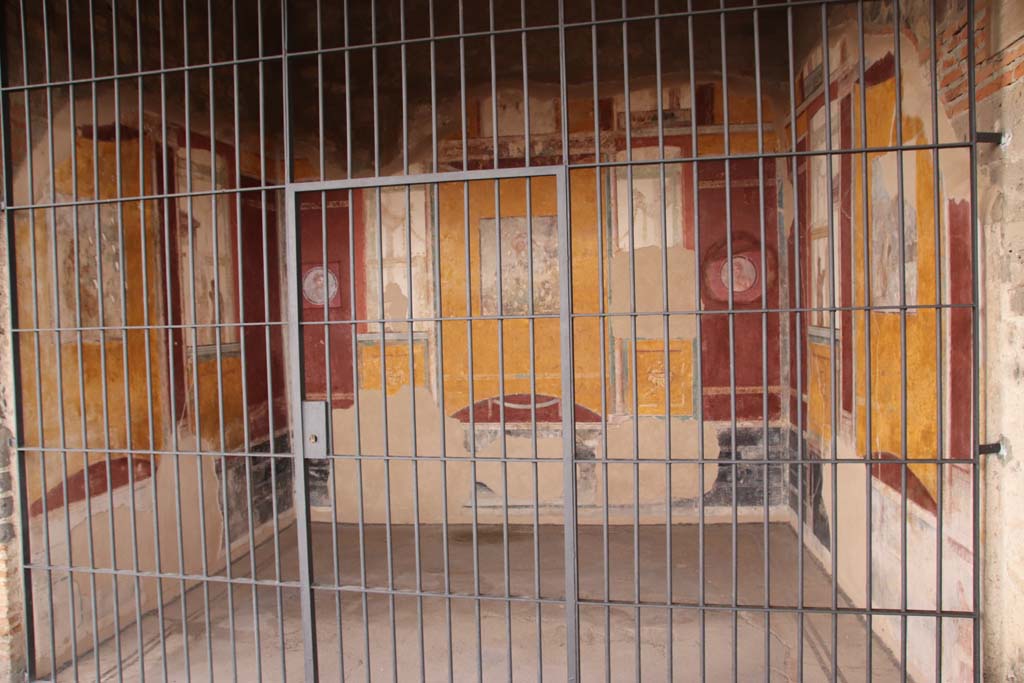 Stabiae, Villa Arianna, October 2020. Room 7, looking south from entrance doorway. Photo courtesy of Klaus Heese.