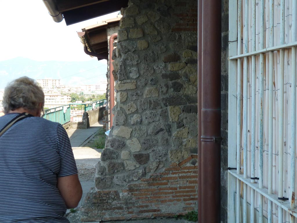 Stabiae, Villa Arianna, September 2015. Room 2, looking east towards dividing wall between room 1 and 2.