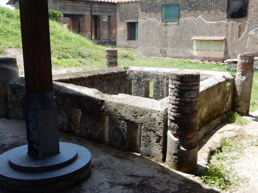 Stabiae, Villa Arianna, June 2019.  Light-yard. Photo courtesy of Buzz Ferebee.