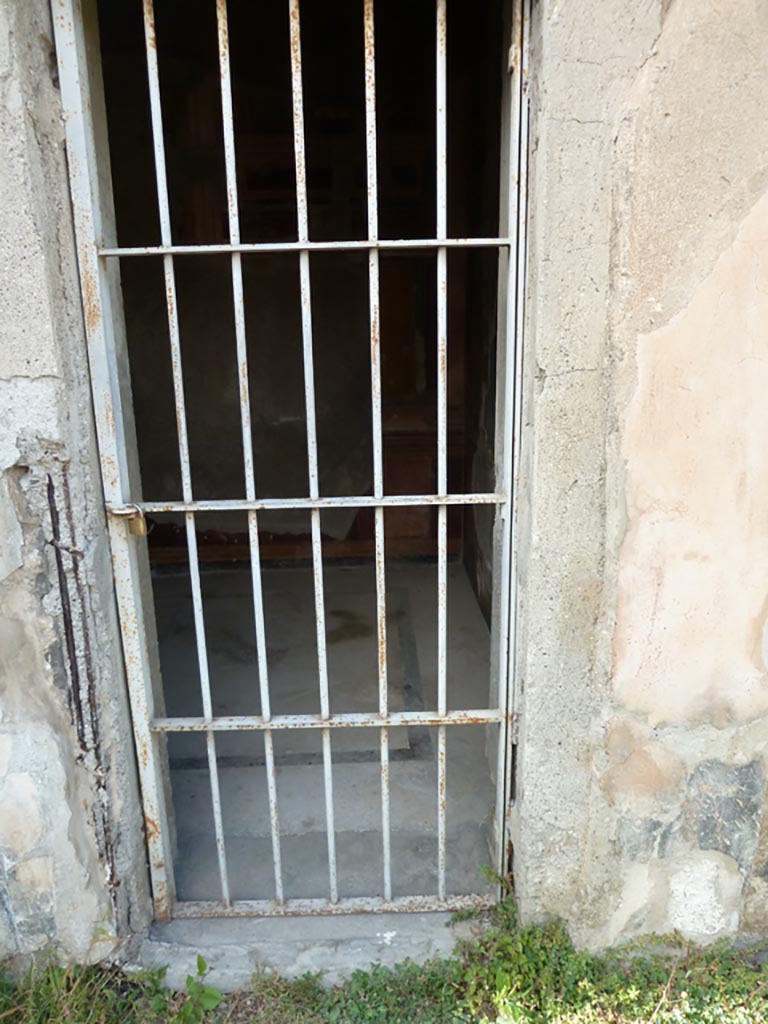 Stabiae, Villa Arianna, September 2015. Room 44, doorway from north portico.