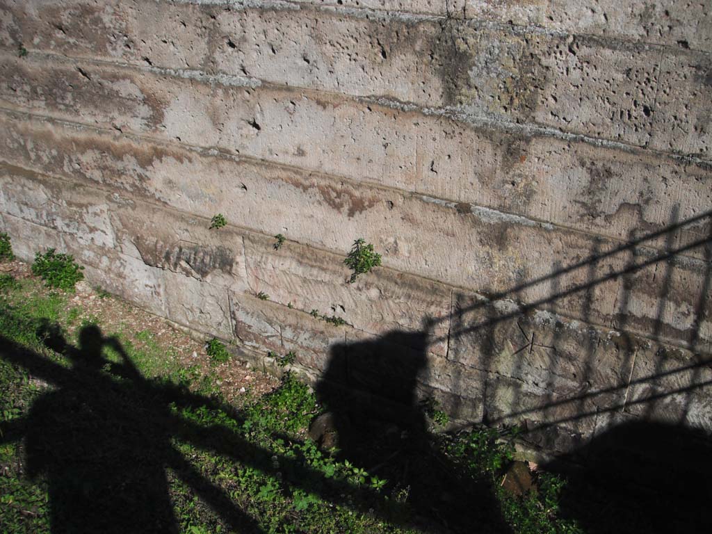 Walls on north side of Pompeii. June 2012. Detail from west end of City Wall with mason’s marks and unfinished sides of foundations. 
Photo courtesy of Ivo van der Graaff.
