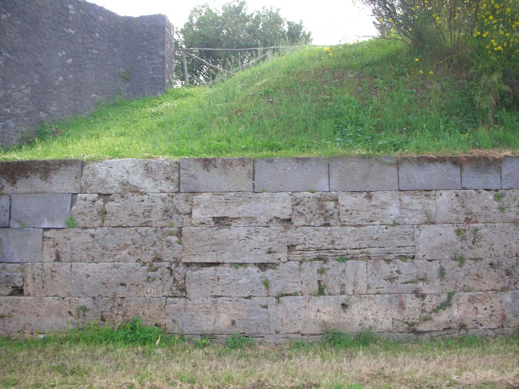 City Walls on east side of Pompeii. May 2010. Looking towards Walls at south end near Tower V. Photo courtesy of Ivo van der Graaff.