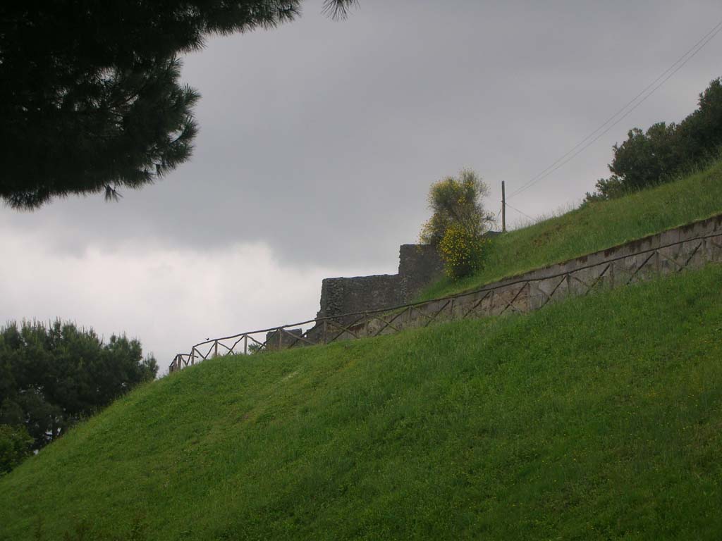 Tower V, Pompeii. May 2010. Looking south-west. Photo courtesy of Ivo van der Graaff.
