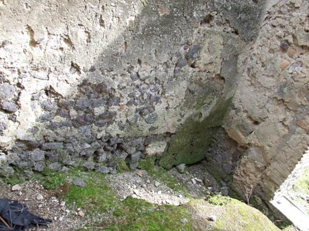 I.9.12 Pompeii. March 2009. Room 8. South east corner of east wall.