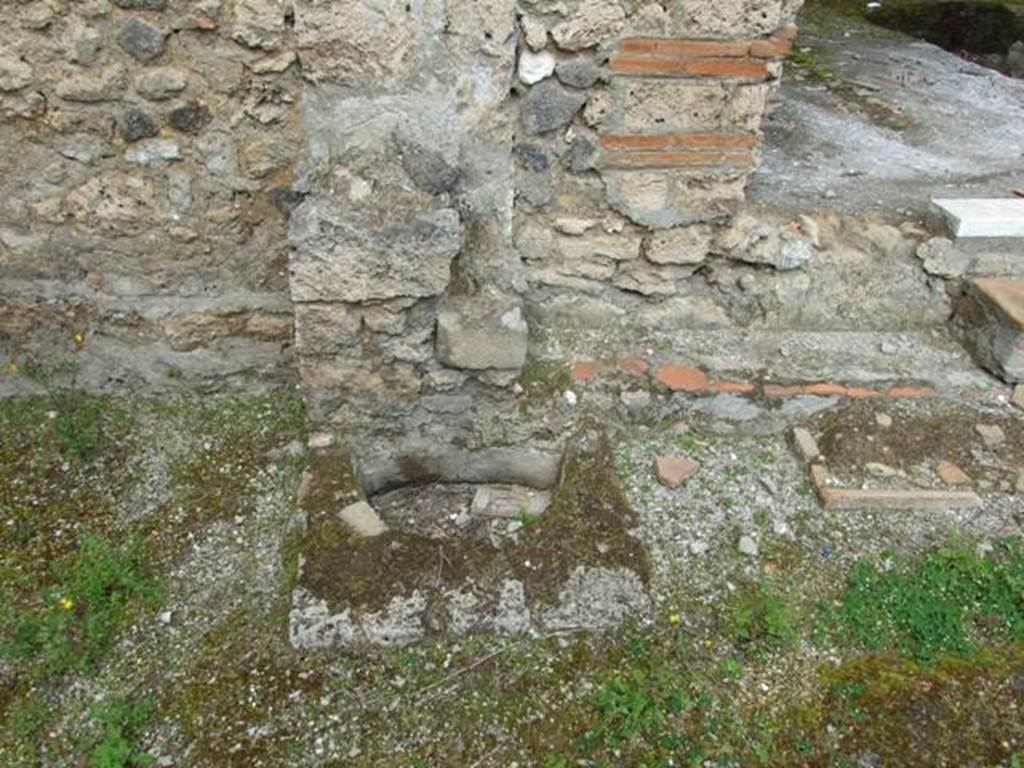 I.9.12 Pompeii. March 2009. Room 1, atrium. Cistern-mouth and remains of steps on south side of tablinum.