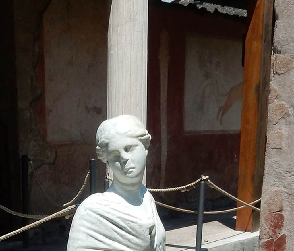 II.2.2 Pompeii. May 2016. Room “i”, north wall of upper euripus, on east side of “myths” room doorway.
Photo courtesy of Buzz Ferebee.