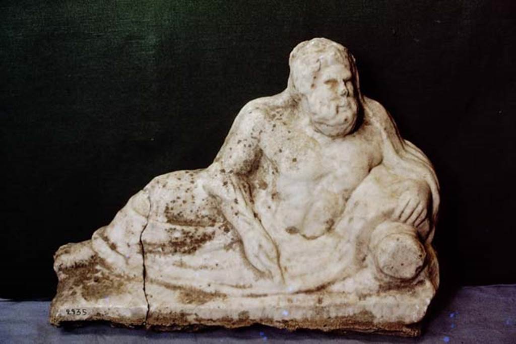 II.2.2. Pompeii. 1978. Room “k”. White marble statuette of a river god. Photo by Stanley A. Jashemski.
Source: The Wilhelmina and Stanley A. Jashemski archive in the University of Maryland Library, Special Collections (See collection page) and made available under the Creative Commons Attribution-Non Commercial License v.4. See Licence and use details. J78f0166