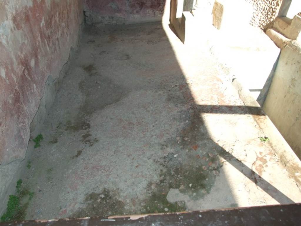 II.2.2 Pompeii. March 2009. Room “k”, top of biclinium on left (north) side.