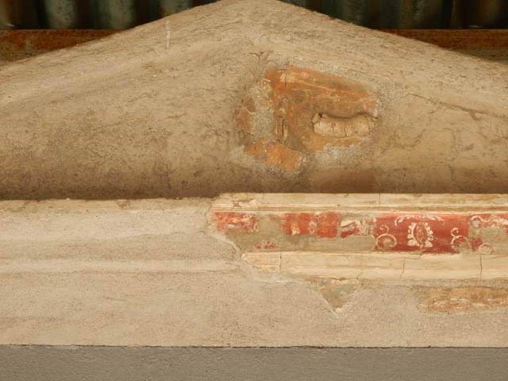 II.2.2 Pompeii. May 2016. Room “l”, garden area. Detail of decoration from north side of temple.
Photo courtesy of Buzz Ferebee.