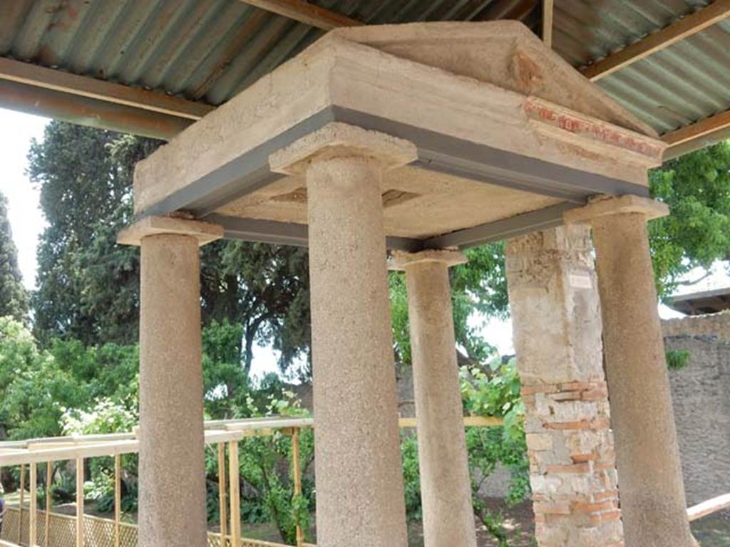 II.2.2 Pompeii. May 2016. Room “l”, garden area. Looking south-west towards temple.
Photo courtesy of Buzz Ferebee.