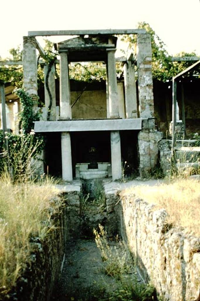 II.2.2 Pompeii. 1957. Room “l”, garden area. Looking north along lower euripus towards the temple. Photo by Stanley A. Jashemski.
Source: The Wilhelmina and Stanley A. Jashemski archive in the University of Maryland Library, Special Collections (See collection page) and made available under the Creative Commons Attribution-Non Commercial License v.4. See Licence and use details.
J57f0474