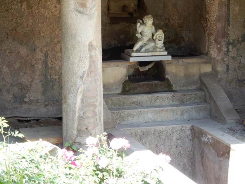 II.2.2 Pompeii. May 2016. Room “l”, garden. Looking north to marble steps in the nymphaeum at the northern end of the lower euripus. A white statuette of a cupid with a mask has now been replaced there. Photo courtesy of Buzz Ferebee.