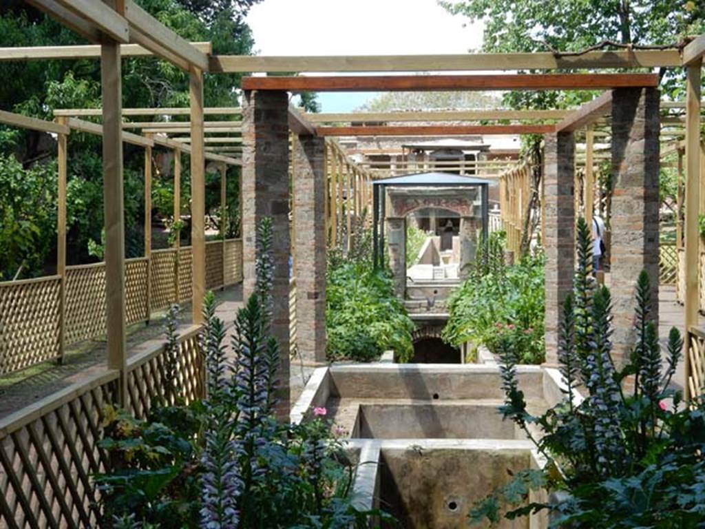 II.2.2 Pompeii. May 2016. Room “l”, garden.
Looking north from near the third pool at the south end of garden. Photo courtesy of Buzz Ferebee.