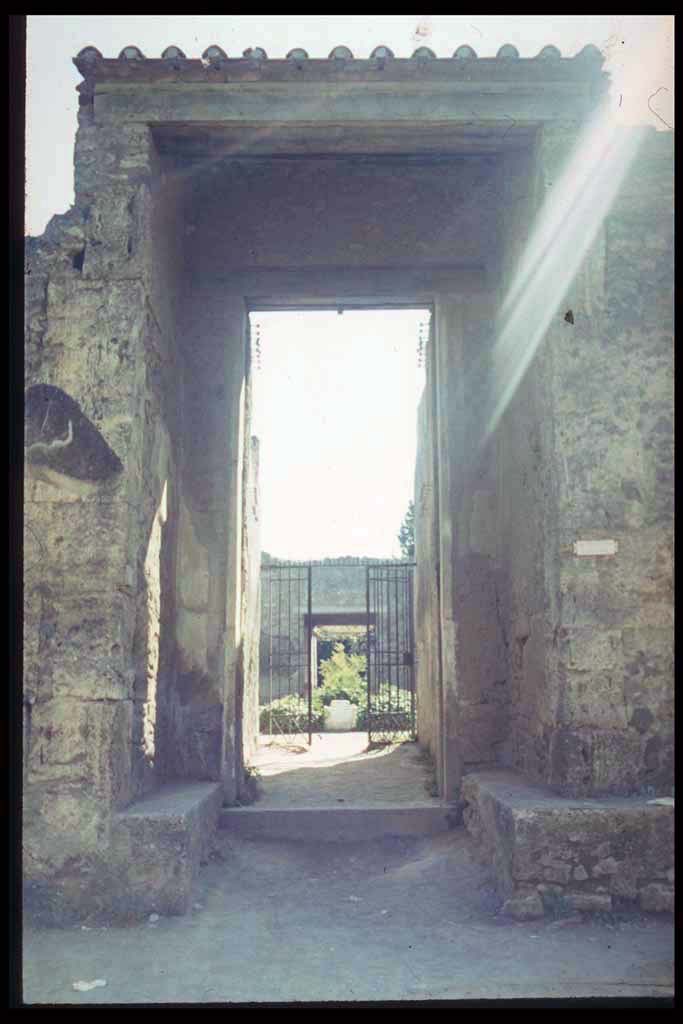 II.2.2 Pompeii. Entrance doorway.
Photographed 1970-79 by Günther Einhorn, picture courtesy of his son Ralf Einhorn.
