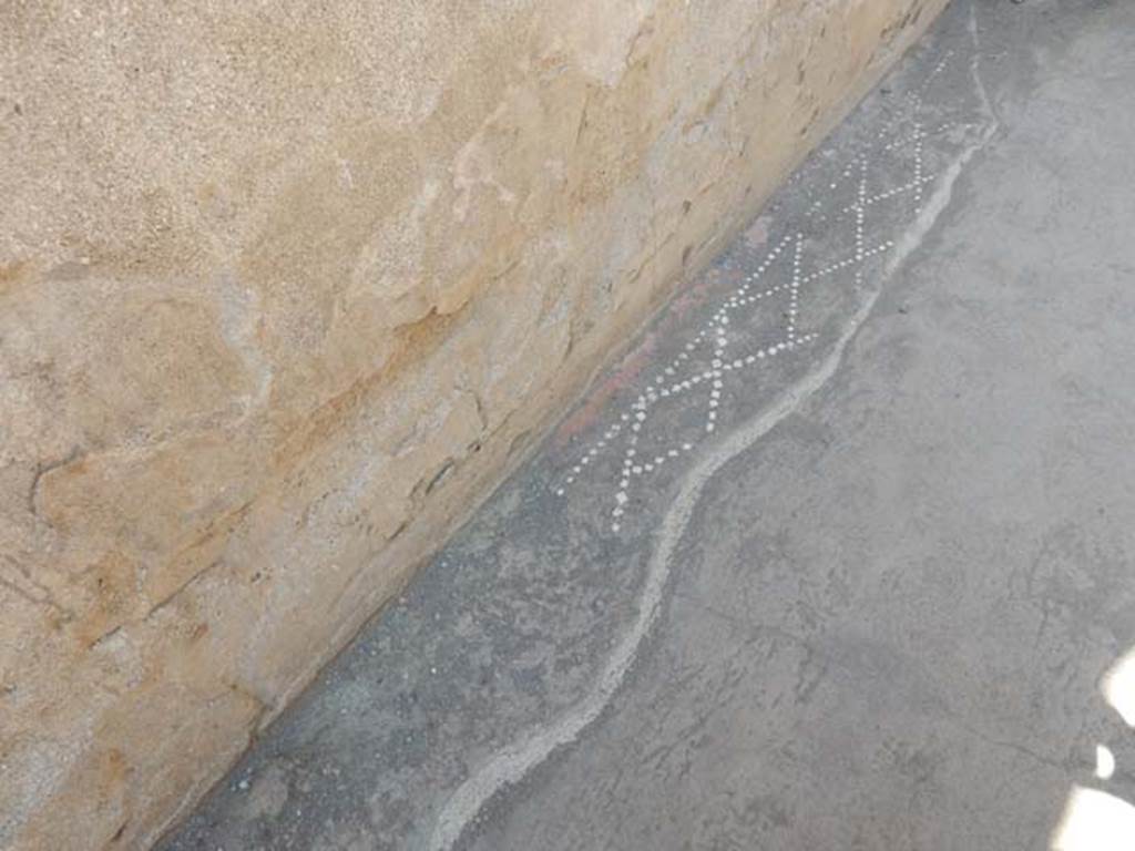 II.2.2 Pompeii. May 2016. Detail of remaining pattern in floor of entrance corridor/fauces 1. Photo courtesy of Buzz Ferebee.