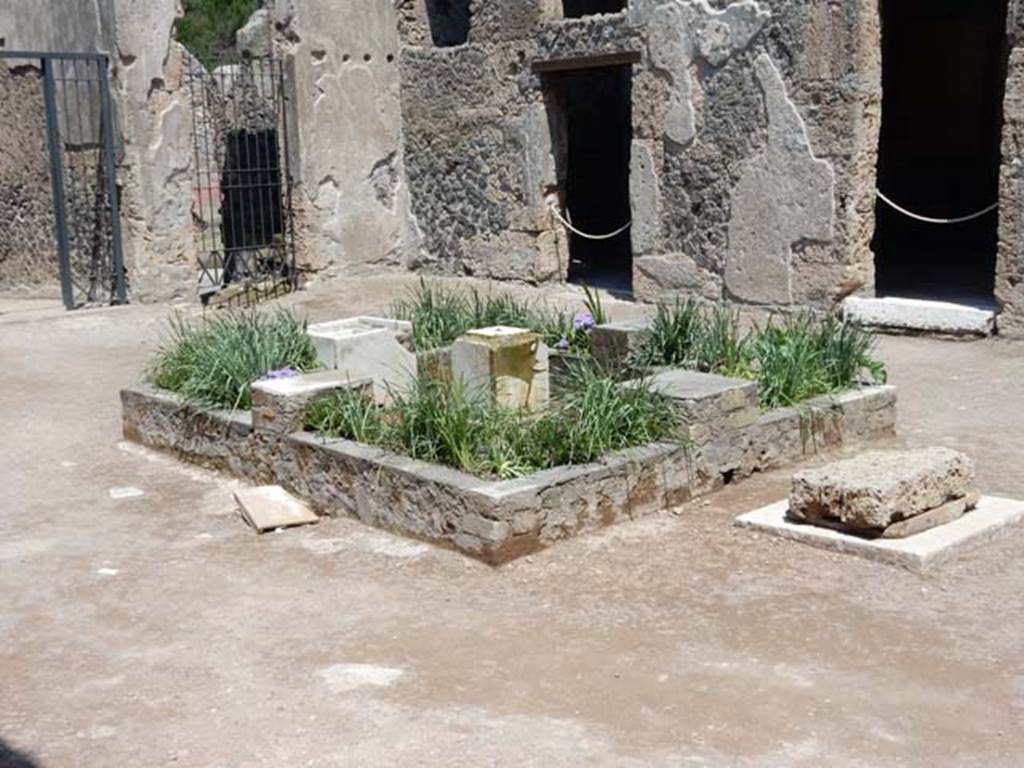 II.2.2 Pompeii. May 2016. Room 2, looking north-east across atrium towards impluvium with working fountain.
Photo courtesy of Buzz Ferebee.