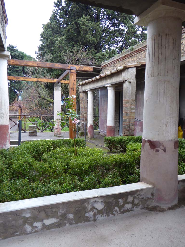 II.2.2 Pompeii. January 2017. Pseudoperistyle “g”, looking south-west.
Foto Annette Haug, ERC Grant 681269 DÉCOR.