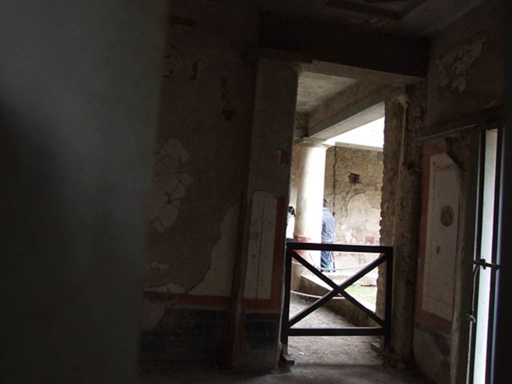 II.2.2 Pompeii. December 2006. Room “f”, north wall and doorway to pseudo-peristyle in north-east corner.