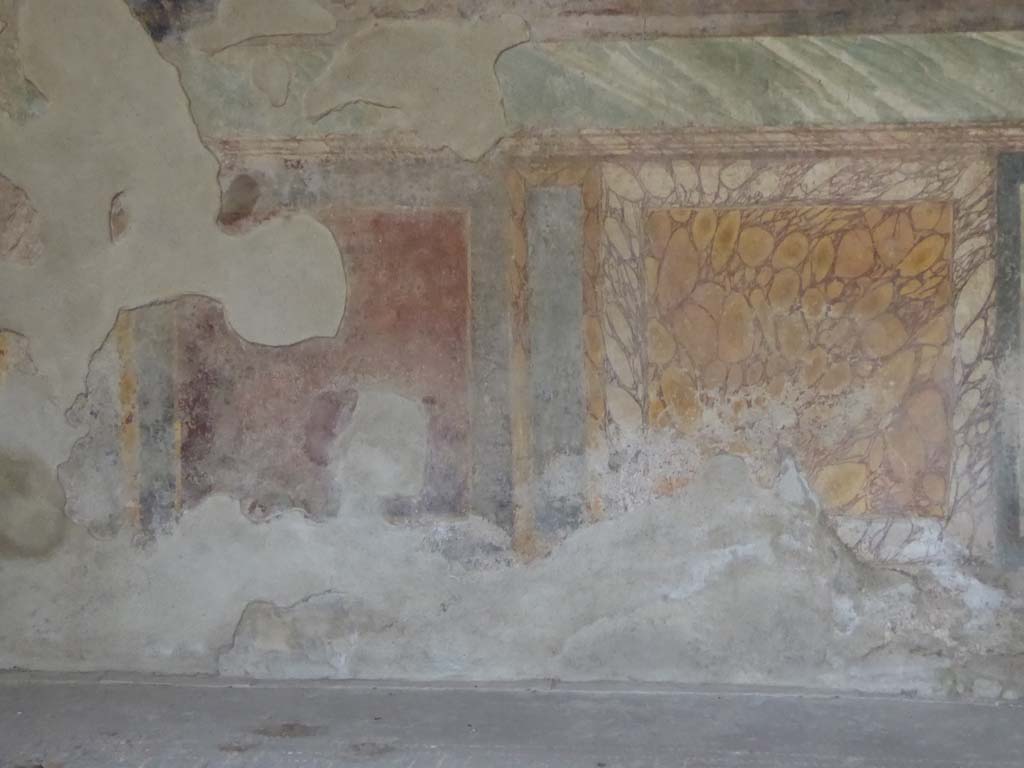 II.2.2 Pompeii. January 2017. Room “h”, detail of marble style zoccolo or lower part of east wall.
Foto Annette Haug, ERC Grant 681269 DÉCOR.