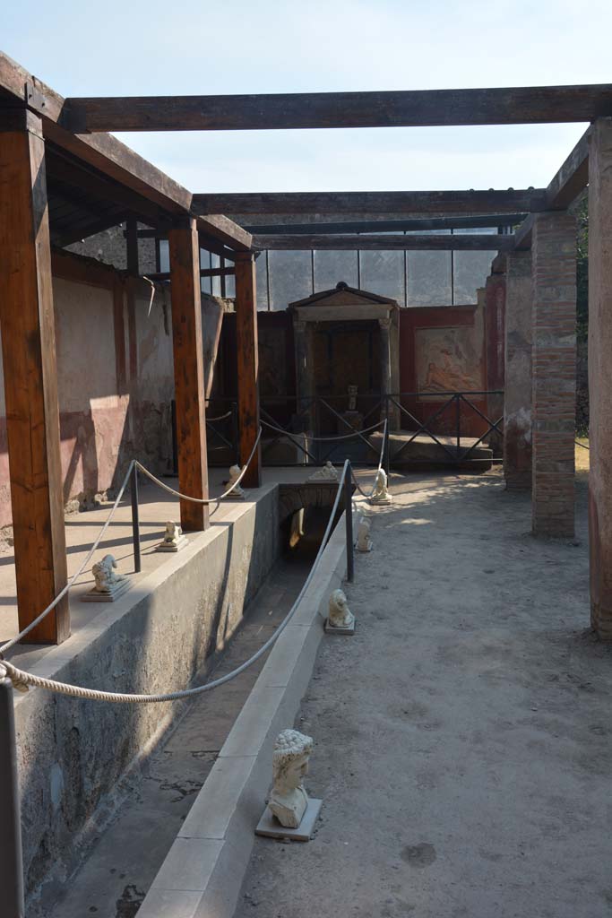 II.2.2 Pompeii. July 2017. Room “i”, looking east along upper euripus to room “k”.
Foto Annette Haug, ERC Grant 681269 DÉCOR.