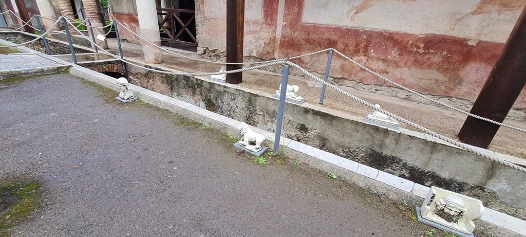 II.2.2 Pompeii. April 2022. Room i, looking north-west along upper euripus. Photo courtesy of Giuseppe Ciaramella.