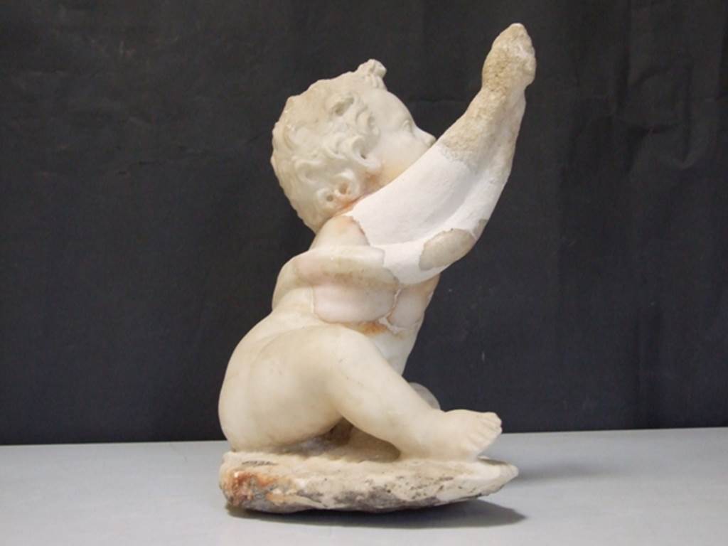 II.2.2 Pompeii. March 2009. Room “i”. White marble statuette of a young Hercules strangling a snake. Found on the north side of the upper euripus in the garden in 1920. SAP inventory number: 2932.
